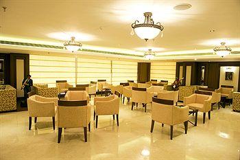 The Ocean Pearl Hotel Mangalore Navabharth circle, Kodialbail