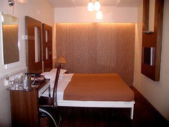 Hotel Supreme Mumbai 4 Panday Road Opp. President Hotel, Colaba