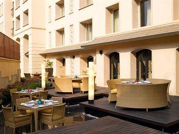 Oakwood Premier Hotel Juhu Mumbai 29/1 JR Mhatre Road (Opposite Iris Park)