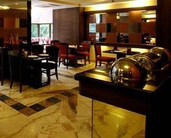 Hotel Airport International Mumbai Nehru Road, Ville Parle (East)