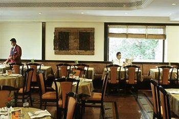 Fariyas Hotel Mumbai 25 Off Arthur Bunder Road, Colaba