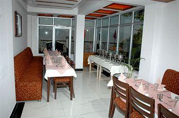 Hotel Silver Rock Mussoorie Library, The Mall