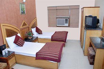 Mohan International Hotel New Delhi 2 Arakashan Road