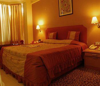 Dee Marks Hotel & Resort New Delhi Adjoining Shiv Murti National Highway-8