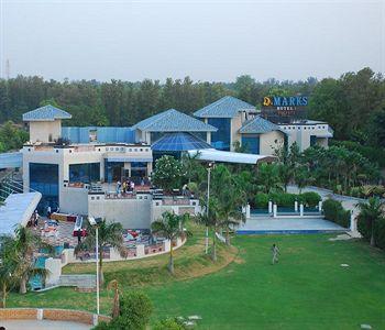 Dee Marks Hotel & Resort New Delhi Adjoining Shiv Murti National Highway-8