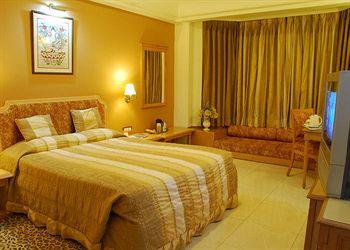 Dee Marks Hotel & Resort New Delhi Adjoining Shiv Murti National Highway-8