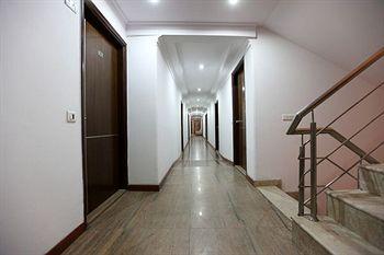 Hotel Waves New Delhi A-272 Mahipalpur Extension National Highway No. 8 Near Airport