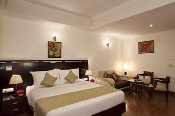 Hotel Saptagiri New Delhi L-73/L322 Mahipalpur Extension National Highway 8