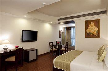 Hotel Saptagiri New Delhi L-73/L322 Mahipalpur Extension National Highway 8