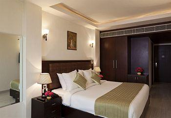 Hotel Saptagiri New Delhi L-73/L322 Mahipalpur Extension National Highway 8