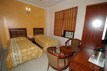 Hotel Sunrise New Delhi 4/52, WEA, Saraswati marg, Karol Bagh