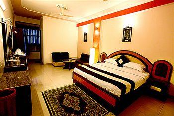 Hotel Parkway Deluxe New Delhi 8591,Qutab Road Near, New Delhi Railway Station