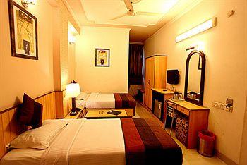 Hotel Parkway Deluxe New Delhi 8591,Qutab Road Near, New Delhi Railway Station