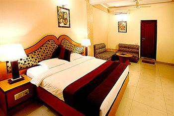 Hotel Parkway Deluxe New Delhi 8591,Qutab Road Near, New Delhi Railway Station