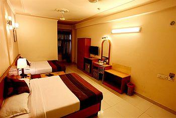 Hotel Parkway Deluxe New Delhi 8591,Qutab Road Near, New Delhi Railway Station