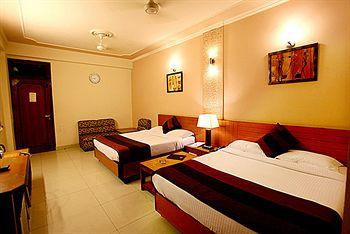 Hotel Parkway Deluxe New Delhi 8591,Qutab Road Near, New Delhi Railway Station