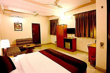 Hotel Parkway Deluxe New Delhi 8591,Qutab Road Near, New Delhi Railway Station