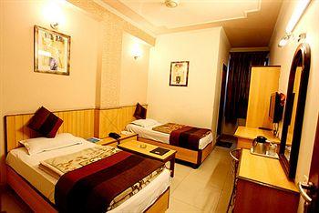 Hotel Parkway Deluxe New Delhi 8591,Qutab Road Near, New Delhi Railway Station