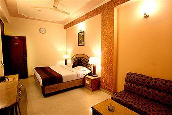 Hotel Parkway Deluxe New Delhi 8591,Qutab Road Near, New Delhi Railway Station