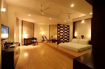 Clark Green Hotel New Delhi G1 PUSHPANJLI FARMS DWARKA LINK ROAD BIJWASAN