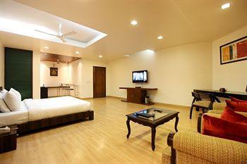 Clark Green Hotel New Delhi G1 PUSHPANJLI FARMS DWARKA LINK ROAD BIJWASAN