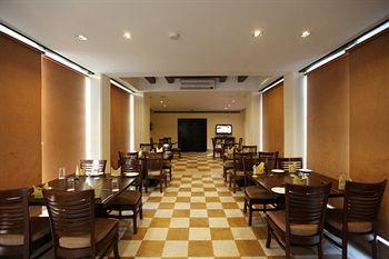 Clark Green Hotel New Delhi G1 PUSHPANJLI FARMS DWARKA LINK ROAD BIJWASAN