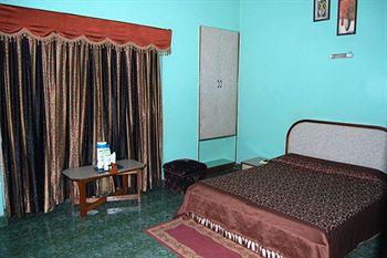 Hotel Woodland Deluxe New Delhi 8235/6, Multani Dhanda, Arakashan Road