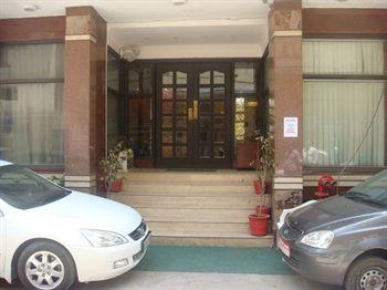 Hotel Clark Surya New Delhi 4/33 w e a Saraswati Marg Karolbagh delhi