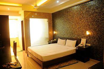Hotel Prince Polonia 2325-26, Tilak Street,
Pahar Ganj