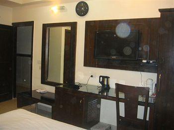 Hotel Prince Polonia New Delhi 2325-26, Tilak Street,
Pahar Ganj