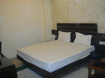 Hotel Prince Polonia New Delhi 2325-26, Tilak Street,
Pahar Ganj