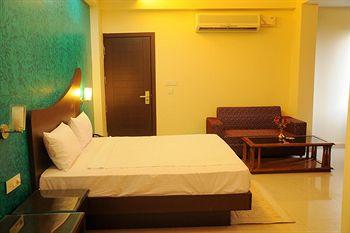 Hotel Prince Polonia New Delhi 2325-26, Tilak Street,
Pahar Ganj