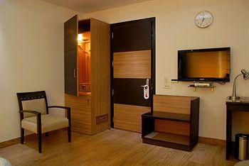 Iris Park Hotel New Delhi A-1/24 Safdarjung Enclave