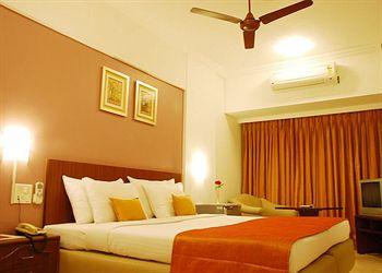 Royal Park Hotel Pimpri-Chinchwad Mumbai - Pune Highway Behind Siddharth Motors, Kasarwadi