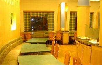 Golden Emerald Hotel Pune 473/14B Gultekdi Salisbury Park Area