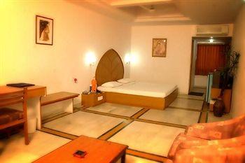 Hotel Kavery Rajkot Near G.E.B. Kanak Road