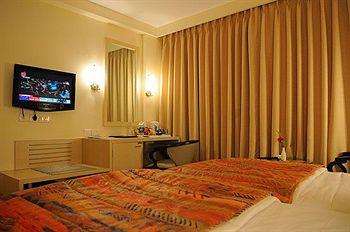 The Grand Solitaire Hotel Secunderabad 1-240, 41 & 43, Parklane