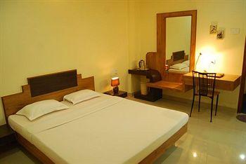 Hotel Kuber Inn Shirdi Near Police-ground, Nagar-manmad road highway