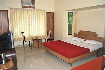 Hotel Kuber Inn Shirdi Near Police-ground, Nagar-manmad road highway