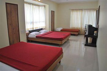 Hotel Kuber Inn Shirdi Near Police-ground, Nagar-manmad road highway