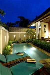 Desamuda Village Hotel Bali Jalan Raya Basangkasa 30A Seminyak