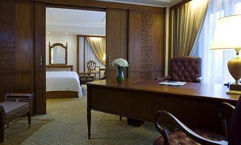 Le Meridien Hotel Jakarta Jalan Jenderal Sudirman, Kav 18 - 20