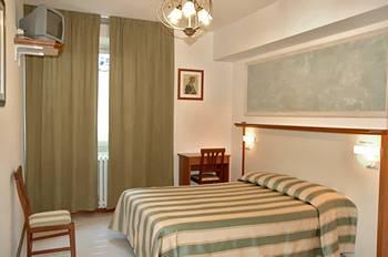 Vignola Hotel Assisi Via San Bernardino da Siena 23