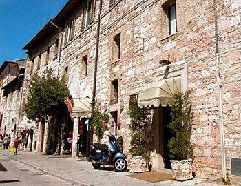 Il Palazzo Hotel Assisi Via San Francesco 8