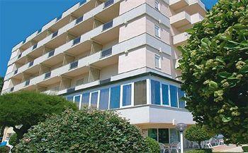 Diplomatic Hotel Cervia Lungomare Deledda 114