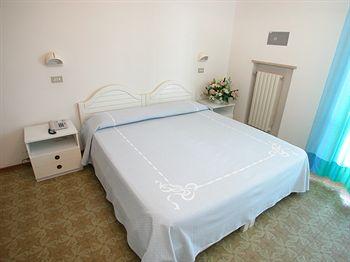 Diplomatic Hotel Cervia Lungomare Deledda 114