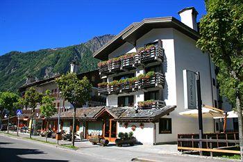 Domina Home Les Jumeaux Hotel Courmayeur Strada Regionale 35