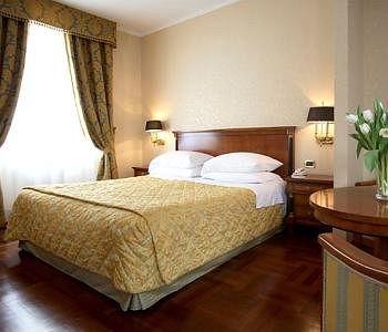 Palazzo Lovera Hotel Cuneo Via Roma 37