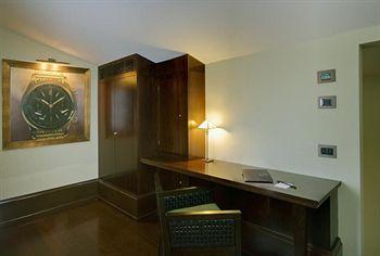 Hotel L'Orologio Florence Piazza Santa Maria Novella 24