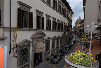 Paris Hotel Florence Via dei Banchi 2